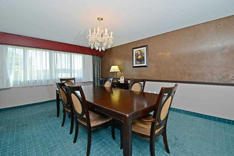 Causeway Bay Hotel Lansing Phòng bức ảnh