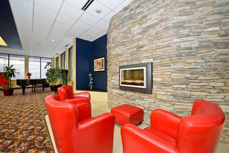 Causeway Bay Hotel Lansing Ngoại thất bức ảnh